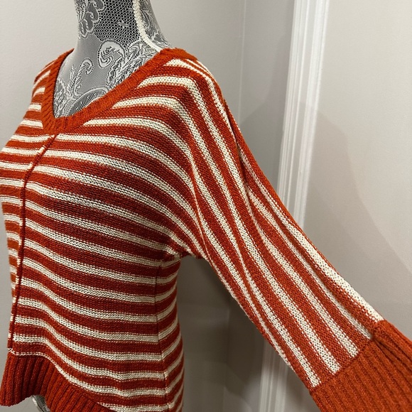 Women’s Small Cable & Gage Cream/ Burnt Orange Striped Airy Knit Pullover. - Picture 12 of 12